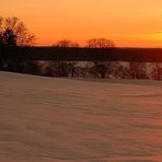 Gelbe Sonne - roter Schnee