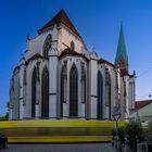 Gelbe Straßenbahn am Augsburger Dom