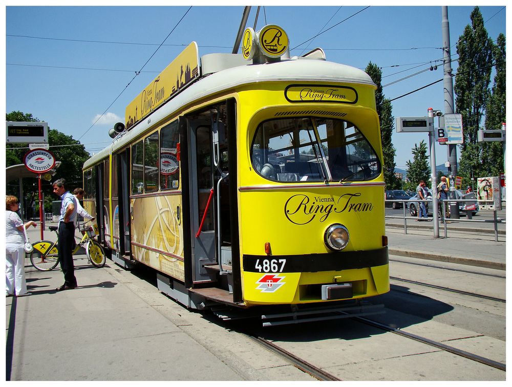 Gelbe tram die interessante sehenswürdigkeiten