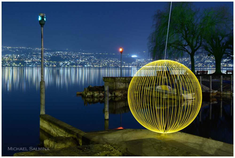 Gelber Orb am Zürichsee