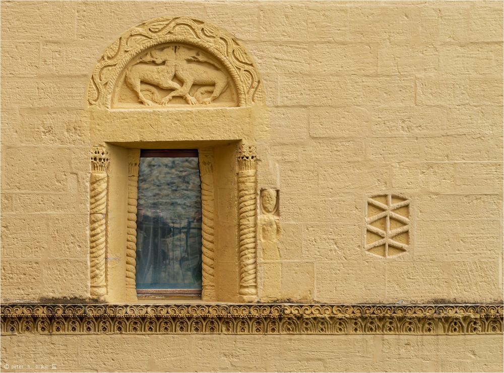 Gelber Sandstein, Ornamentik, Fenster, 2 Fotografen