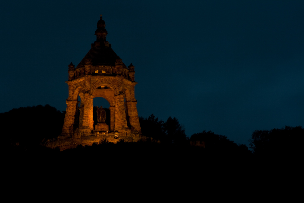 Gelbes Denkmal - Kaiser Wilhelm an der Porta