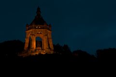 Gelbes Denkmal - Kaiser Wilhelm an der Porta