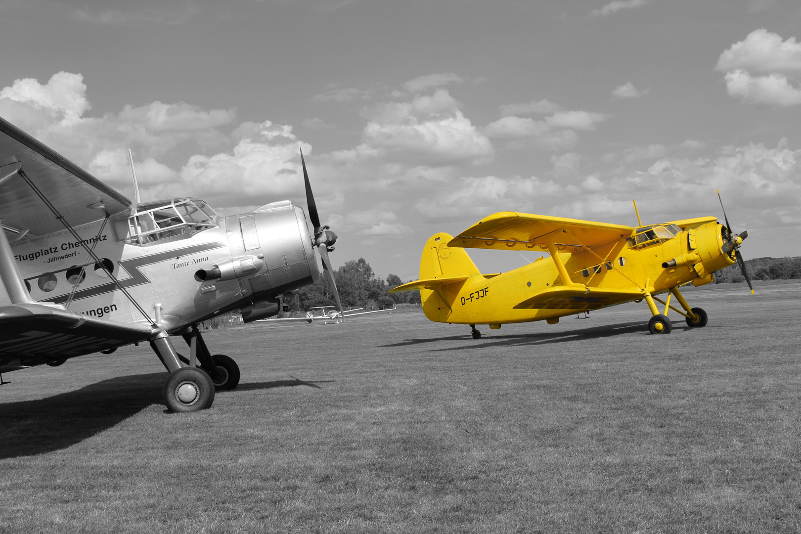 Gelbes Flugzeug  - Antonov