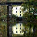 Gelbes Haus mit Brücke 1