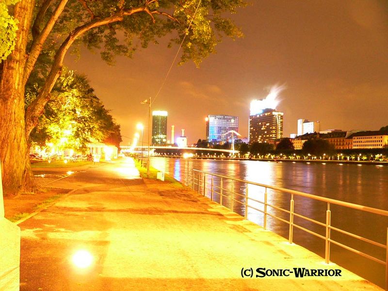 gelbstich Main-Ufer in Frankfurt