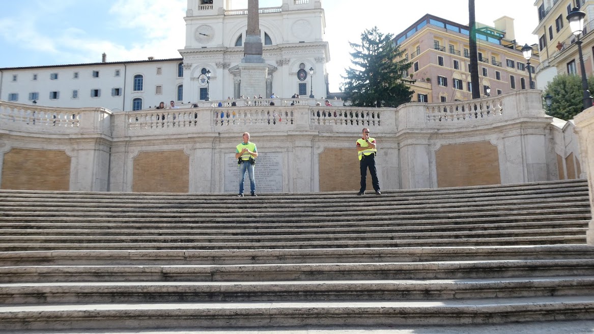 "Gelbwesten" auf der Spanischen Treppe in Rom