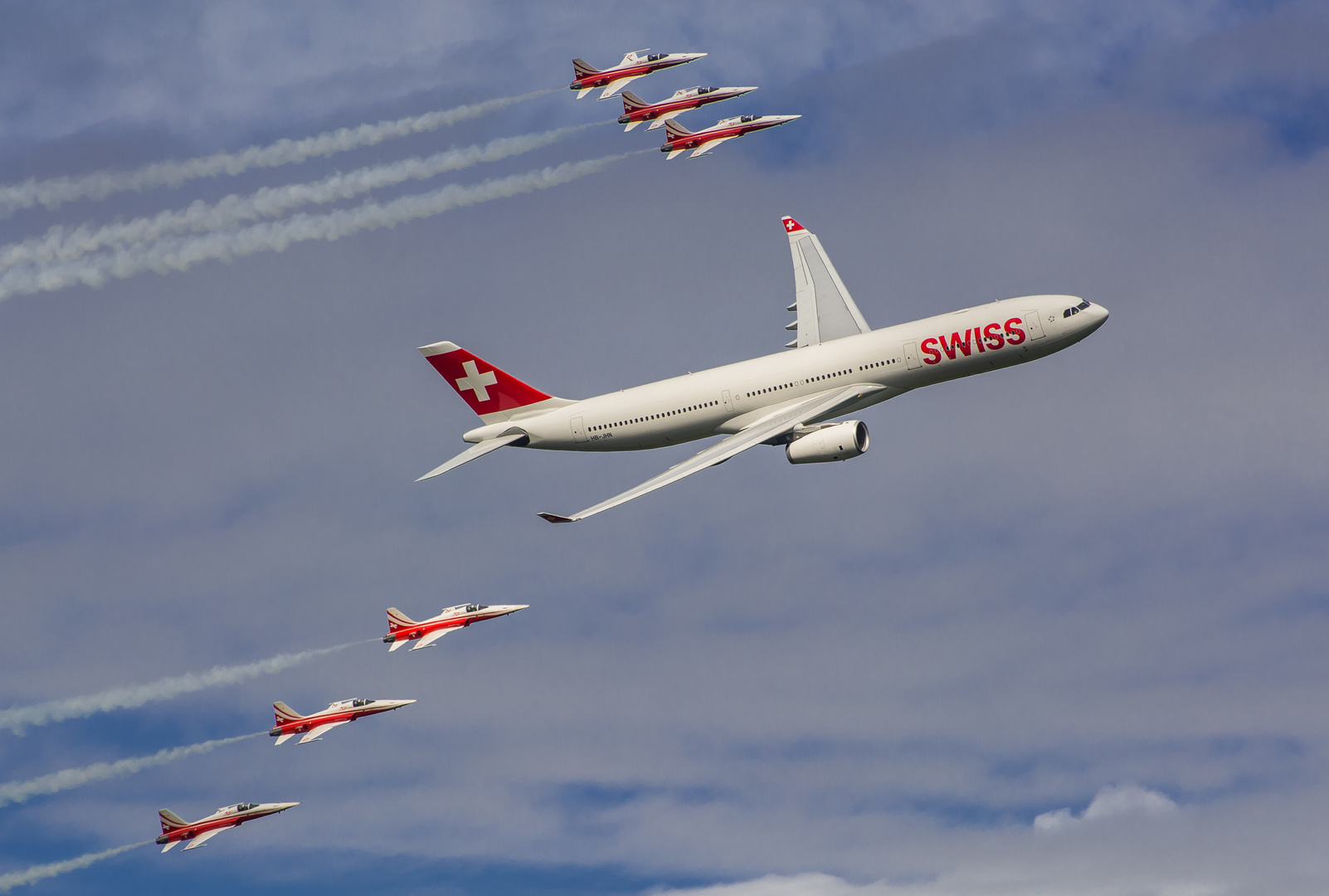 Geleitschutz für Swiss A330