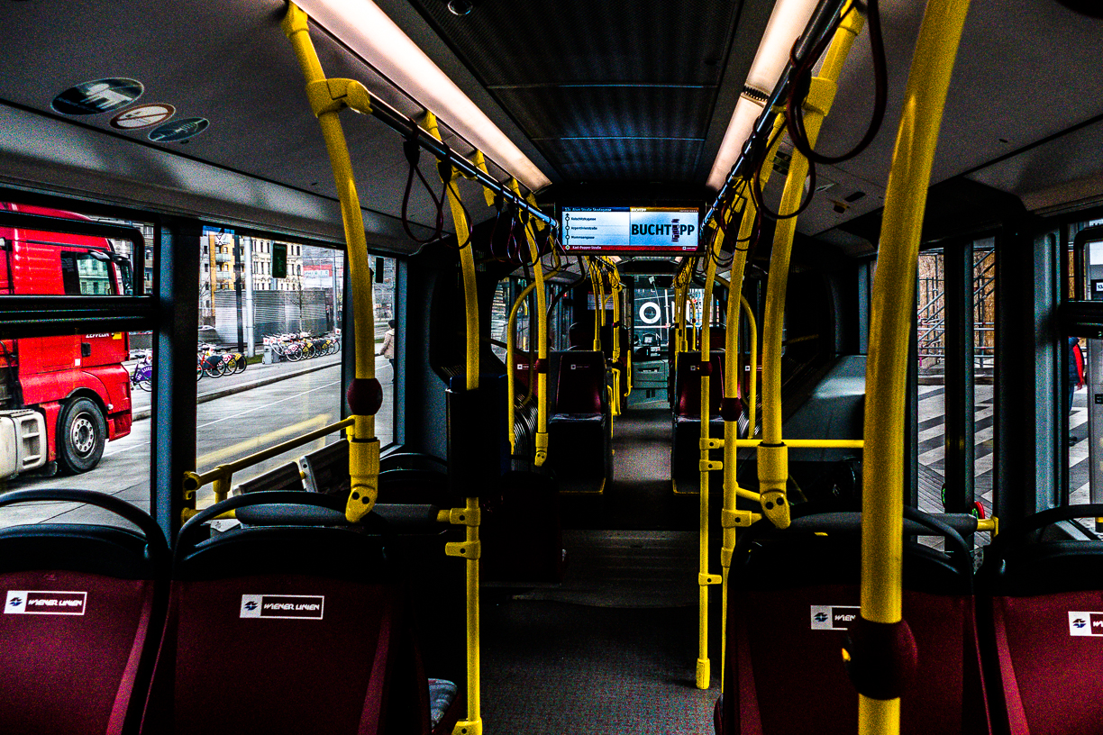 Gelenkbus ""Tatzelwurm" auf der Linie 13a inside