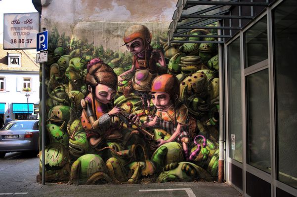 Gemälde an einer Wand von einen Spieleladen