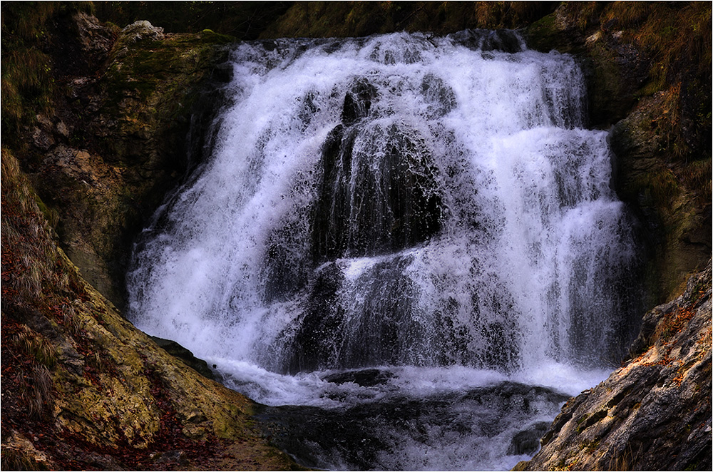 Gemäß Wettervorhersage fallendes Wasser