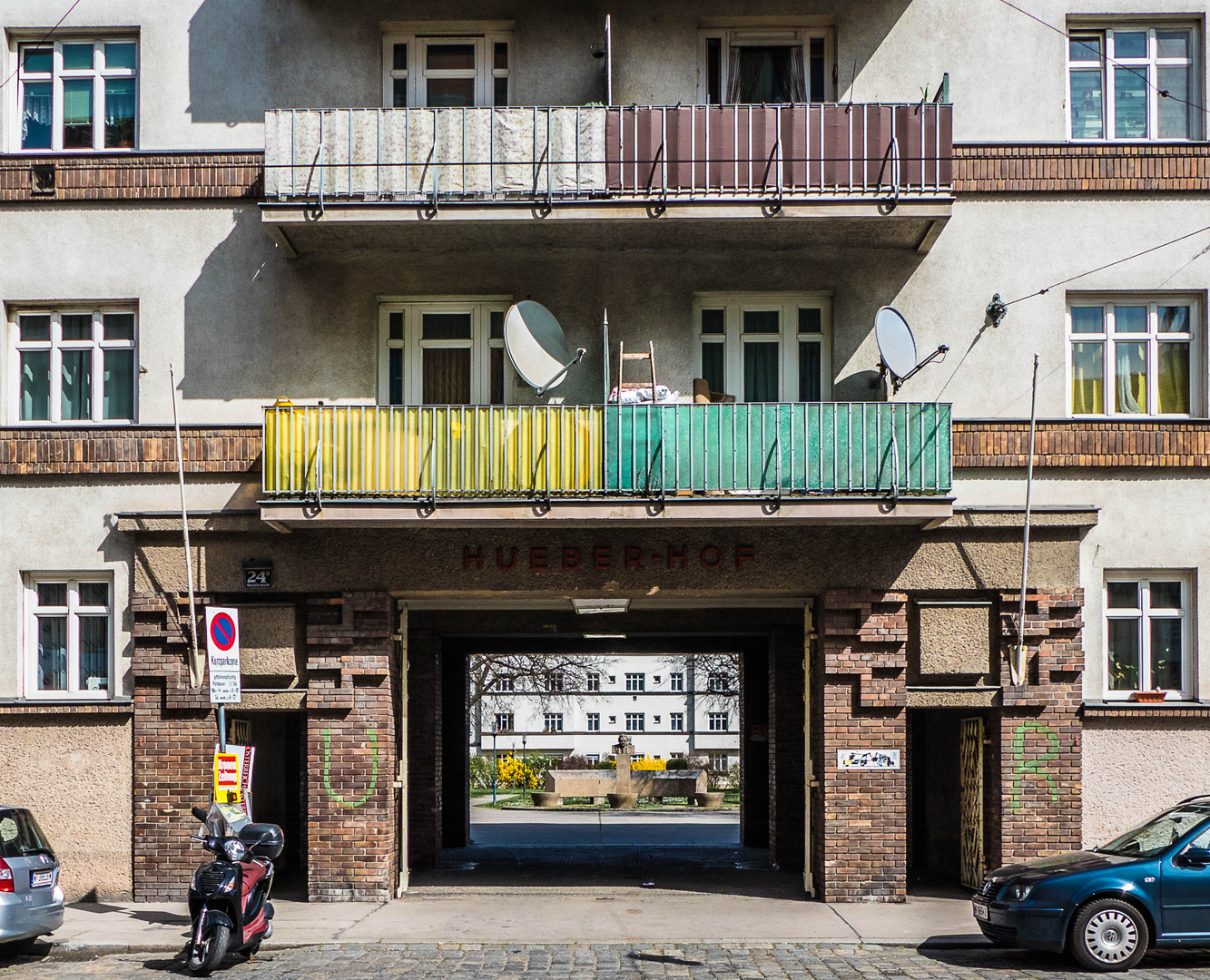 Gemeindebauten in Wien - Anton-Hueber-Hof, 10. Bezirk, Quellenstraße 24a 