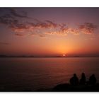 Gemeinsames Warten auf den Sonnenuntergang auf Naxos