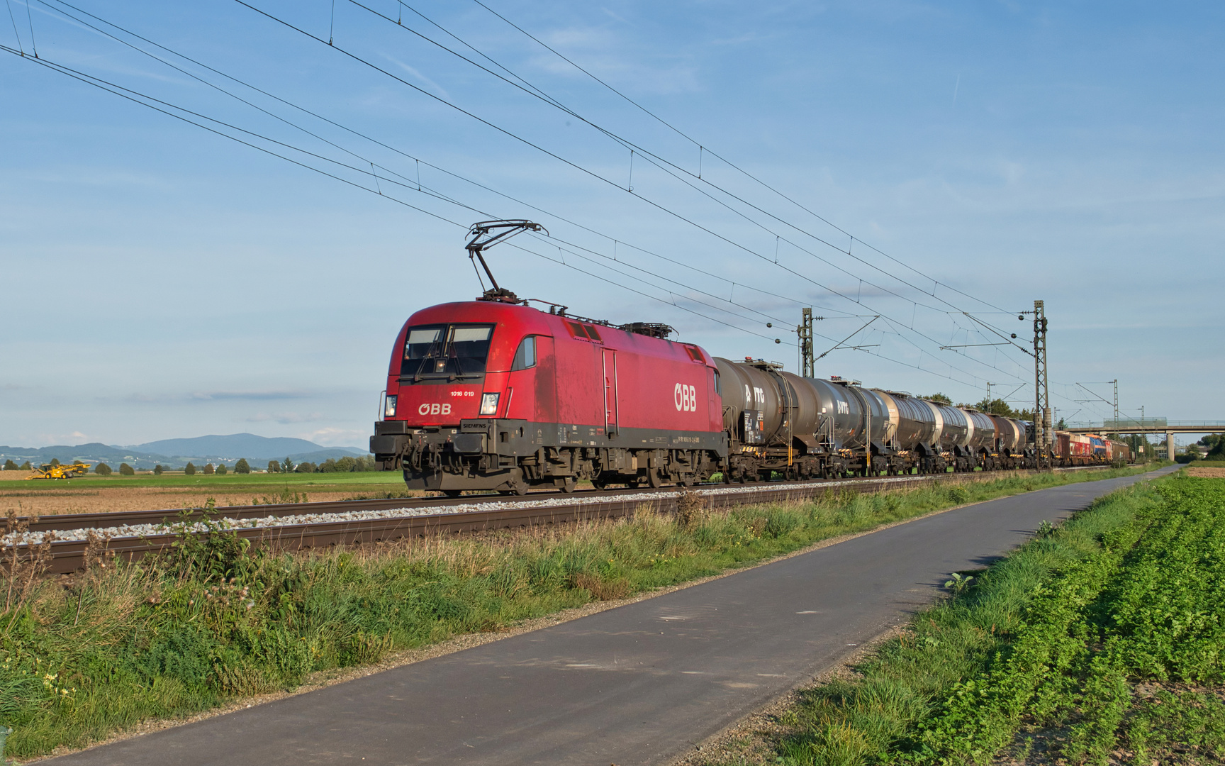 Gemischter Zug bei Stephansposching