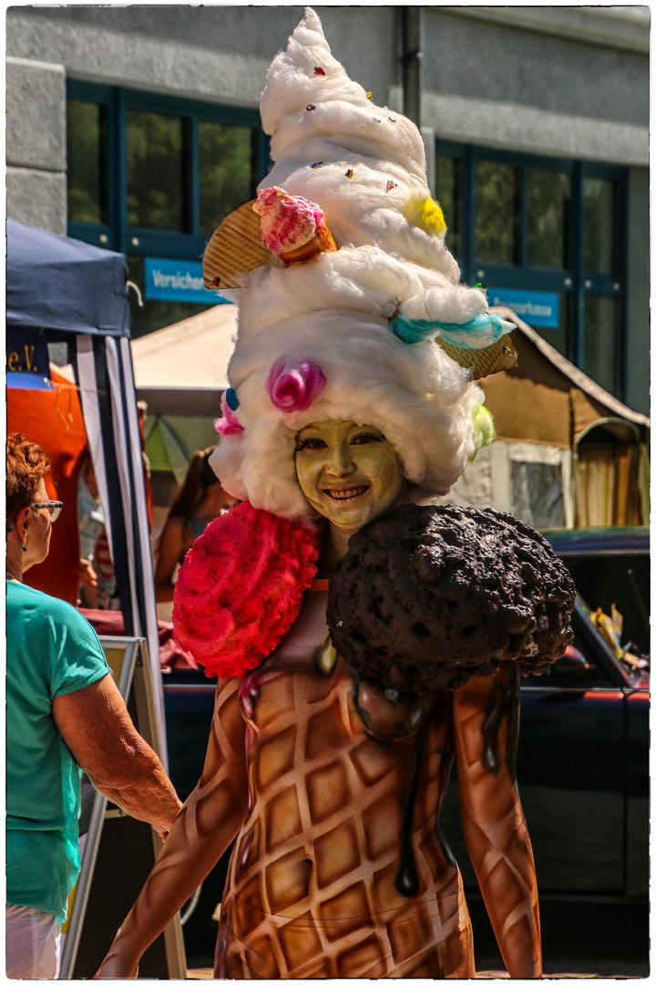 Gemischtes Eis mit Sahne