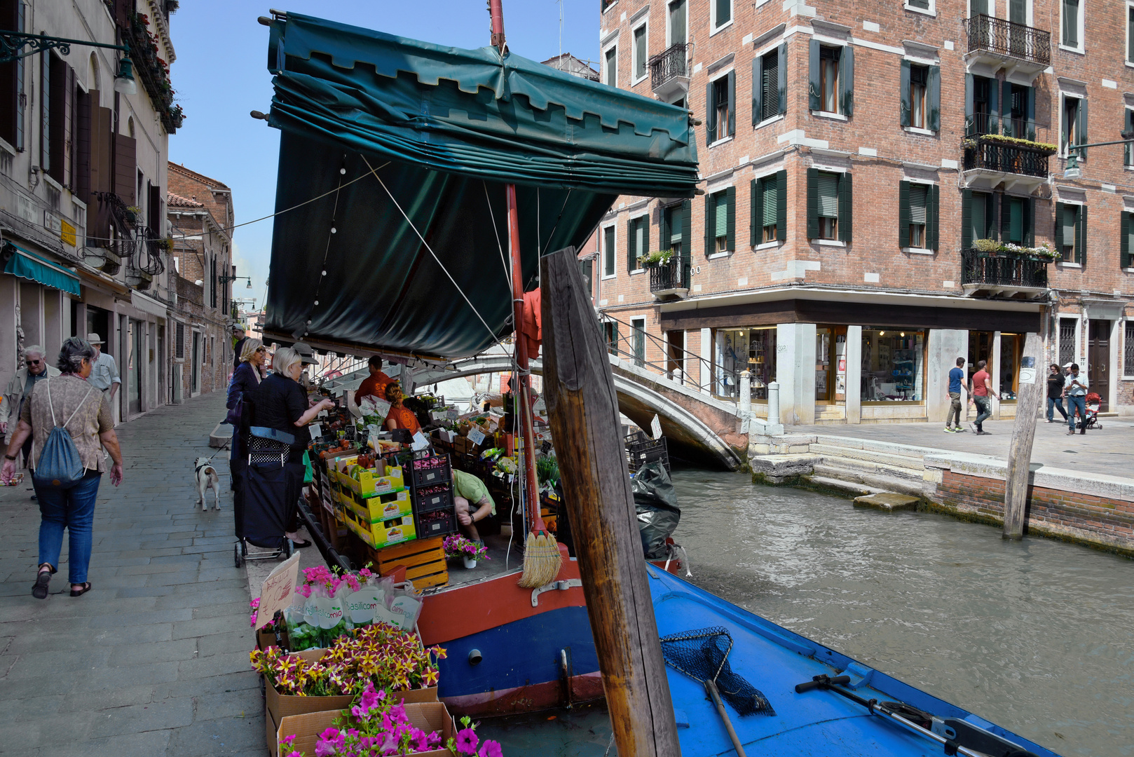  Gemüseboot am Campo S. Barnaba