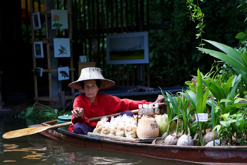 Gemüseverkäuferin am Floating Market bei Bangkok, Thailand