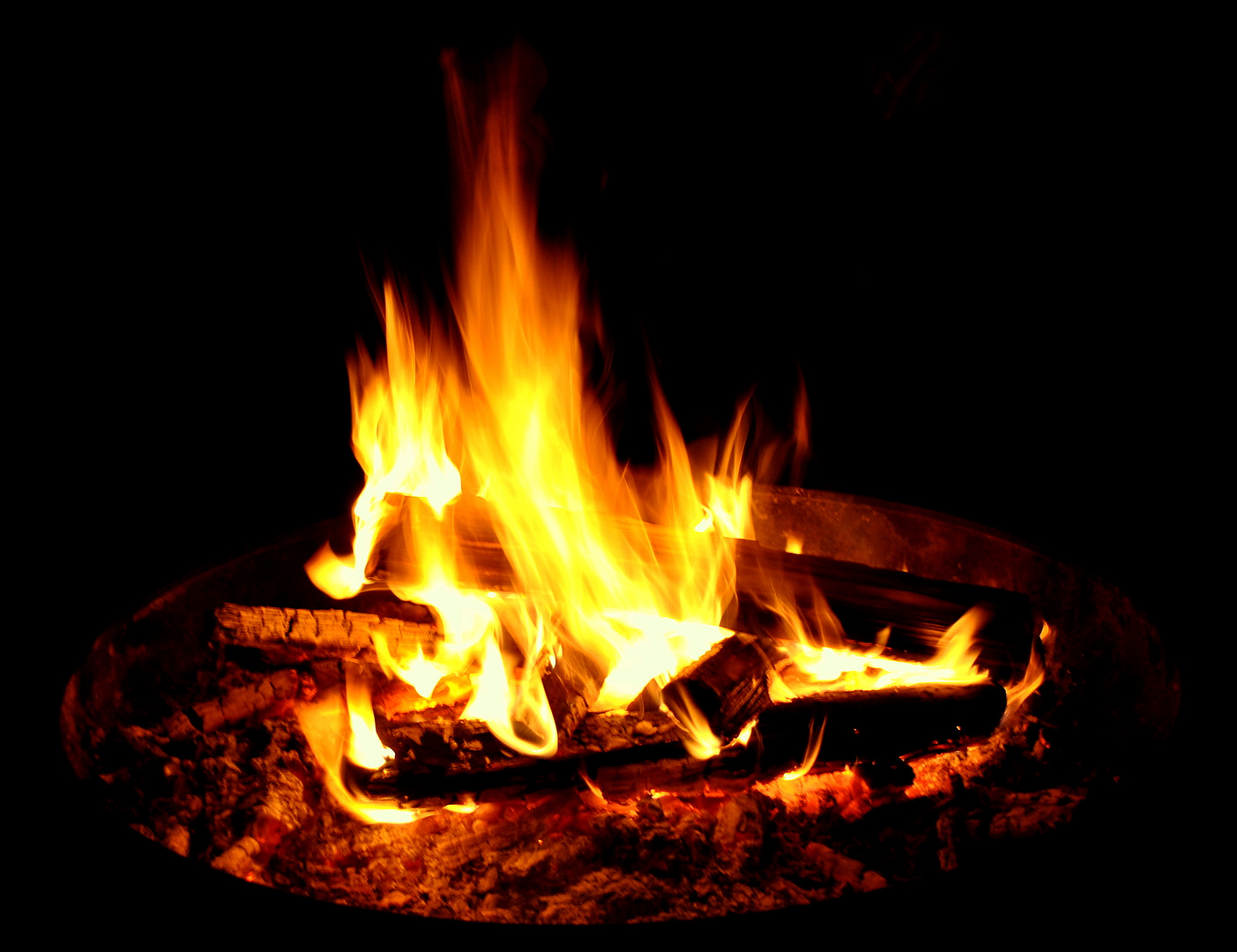 Gemütlicher Abend an der Feuerschale