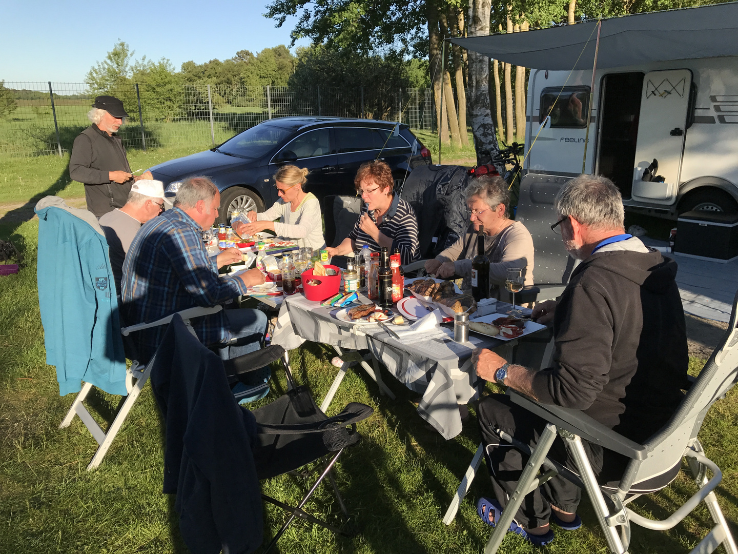 Gemütlicher Abend mit Grillen am fc-Camp