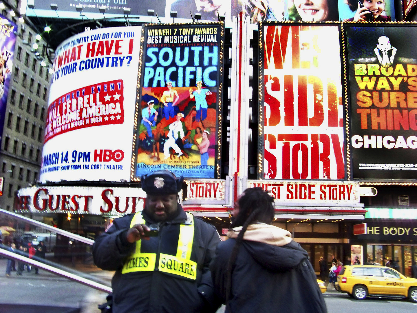 gemütlicher Cop am Time Square in New York City