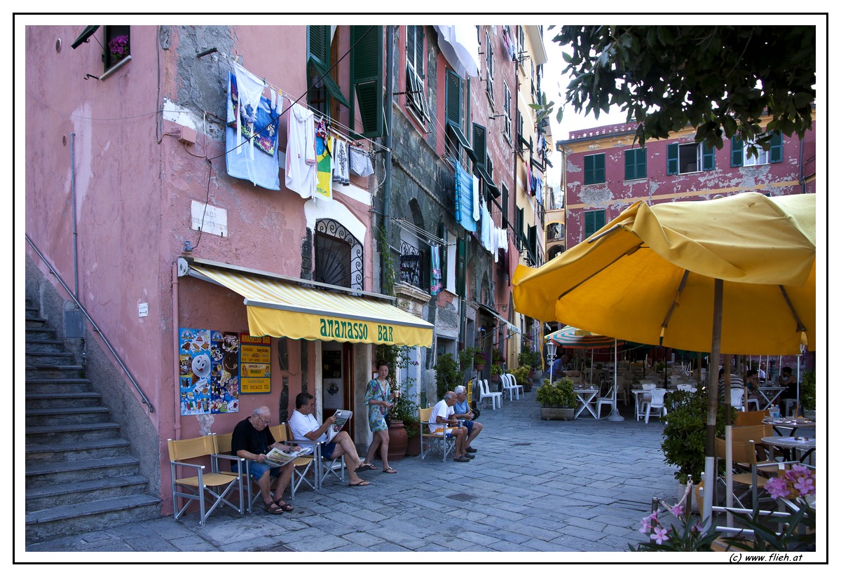 Gemütliches Cafe in Vernazza