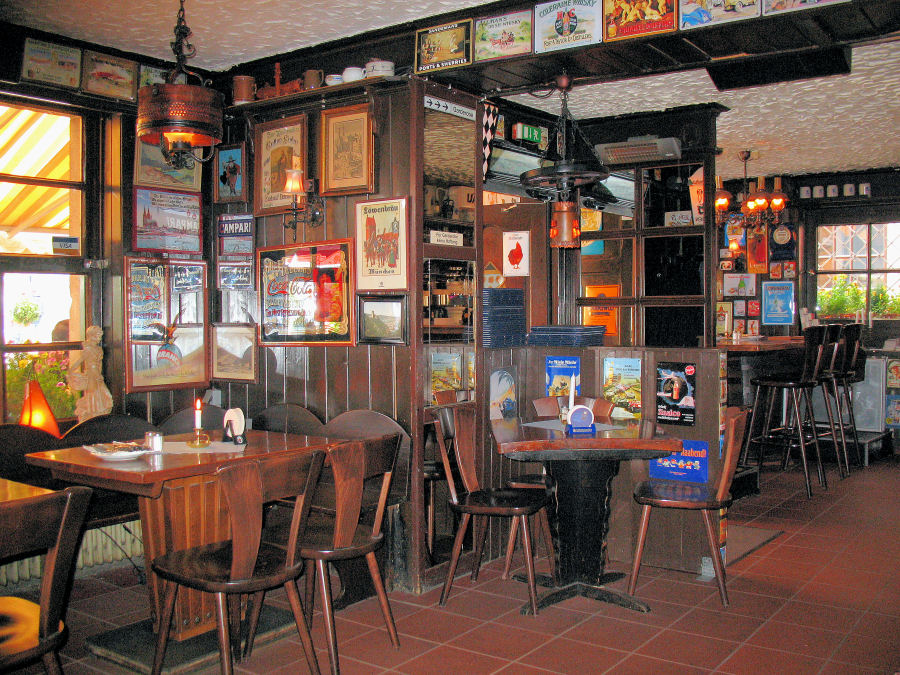 Gemütliches Lokal in der Kölner Altstadt - Restaurant in the old town of Cologne