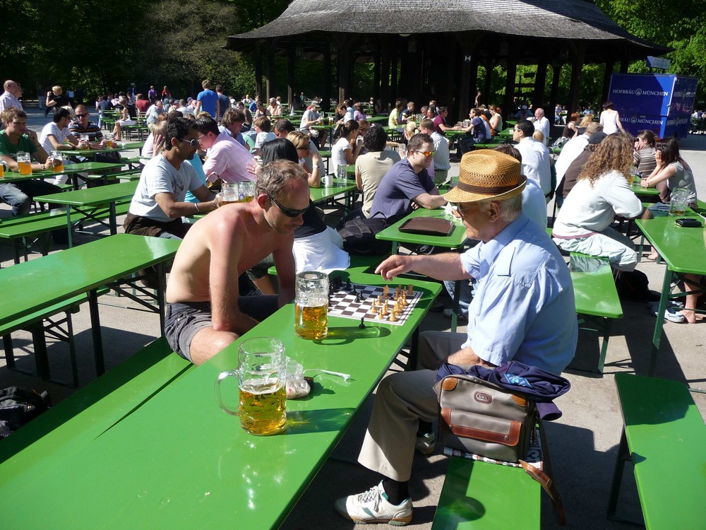 Gemutlich schach spielen in Munchen.