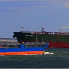 General Cargo KEGUMS meets SOL VIKEN / Oil products Tanker, Rotterdam.