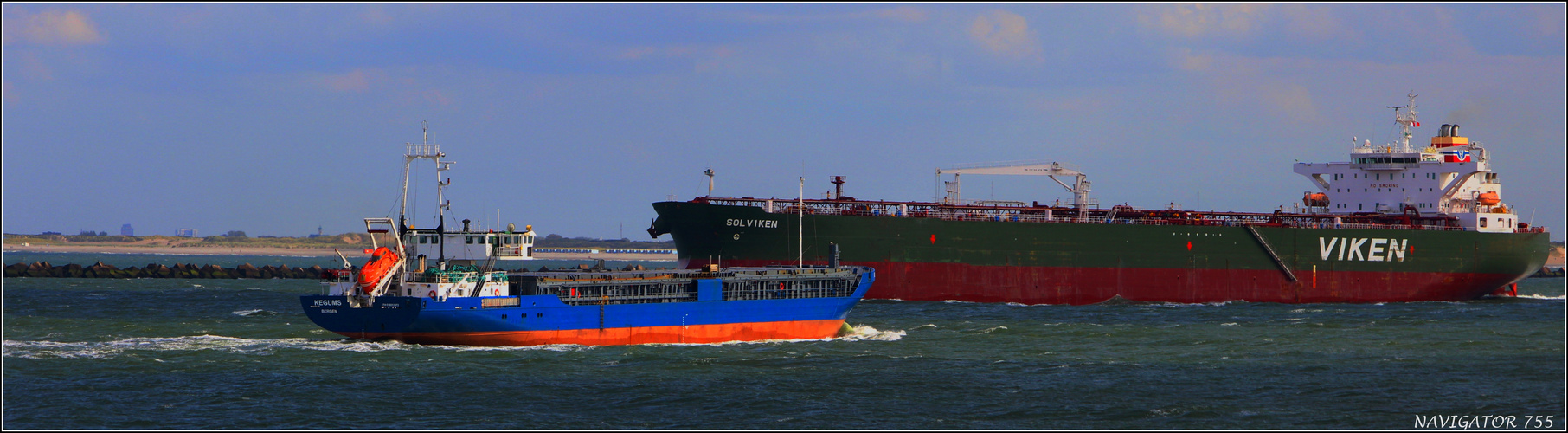 General Cargo KEGUMS meets SOL VIKEN / Oil products Tanker, Rotterdam.