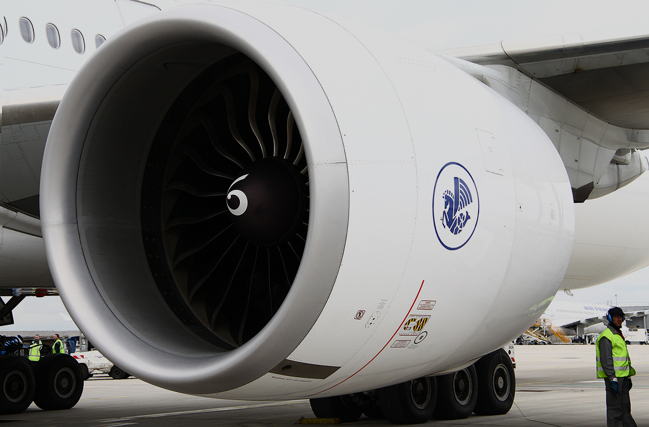 General Electric GE90 photo &amp; image | industry ...