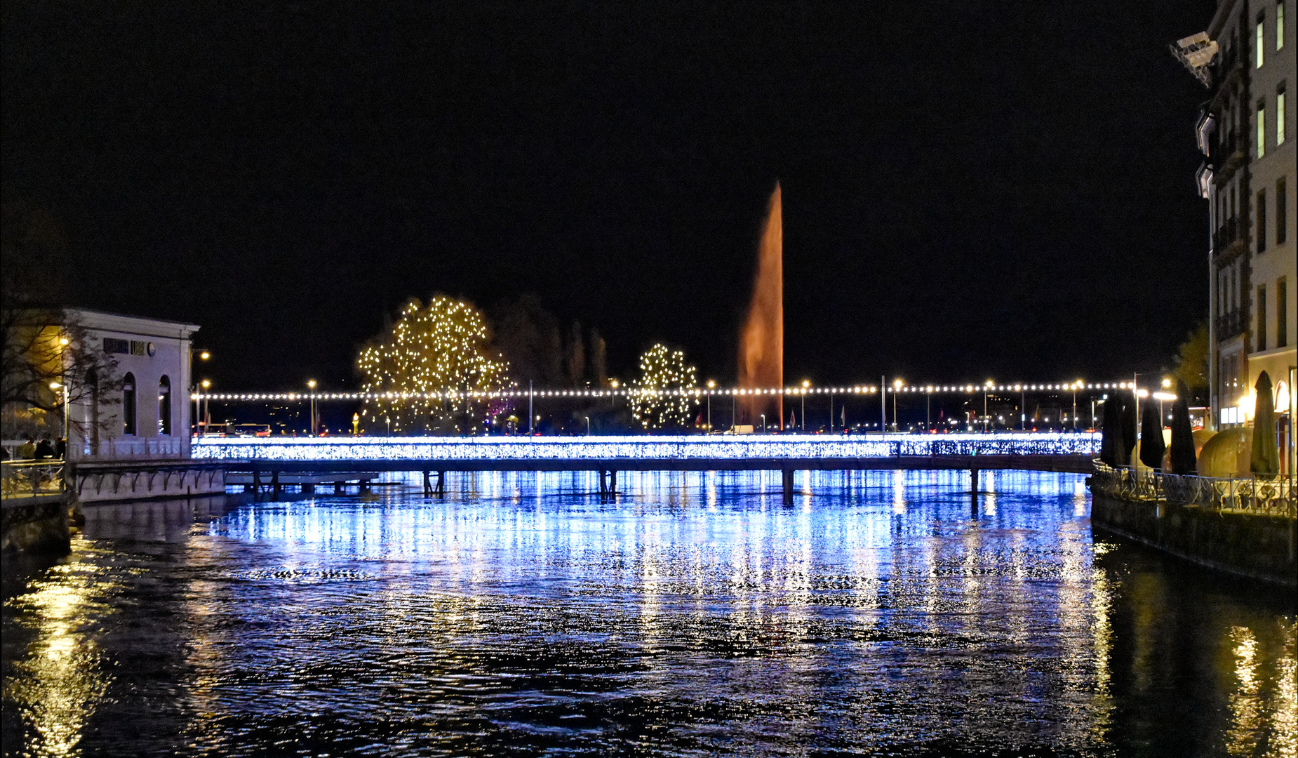 Genf mit festlicher Beleuchtung ...