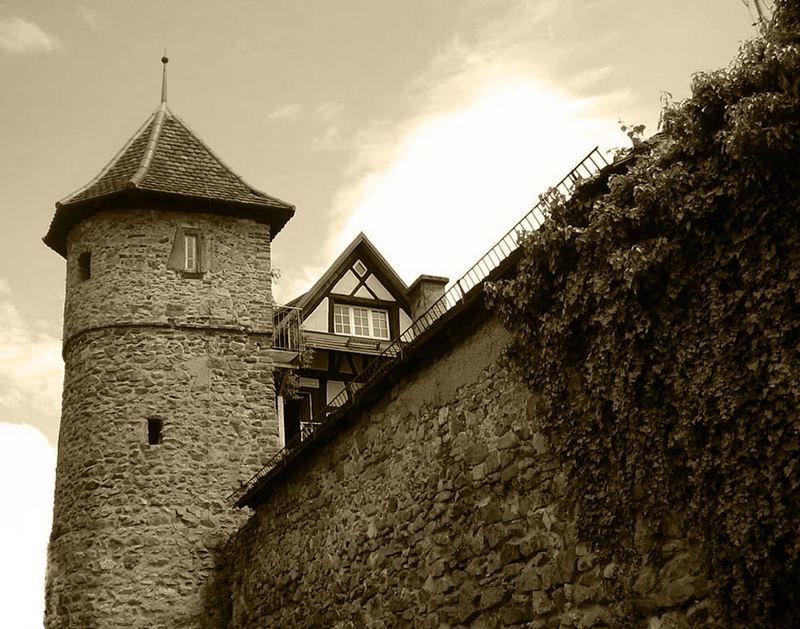 Gengenbach- Stadtmauer mit Turm s/w