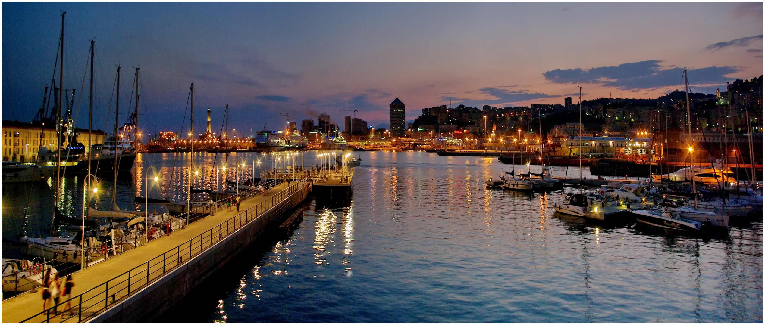 Genova Hafen 2012-08-14 Panorama 