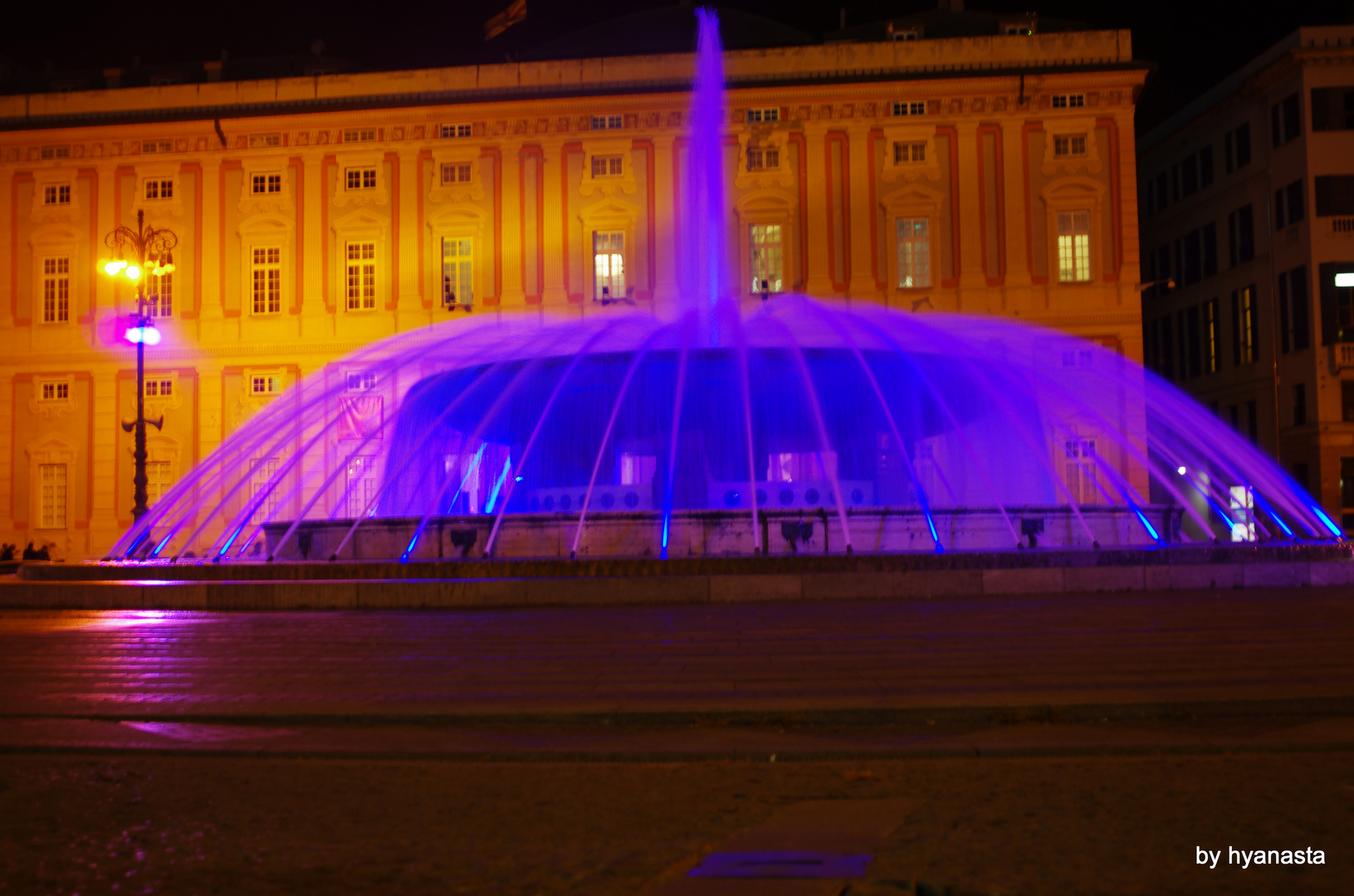 Genova in blue......luci e zampilli!