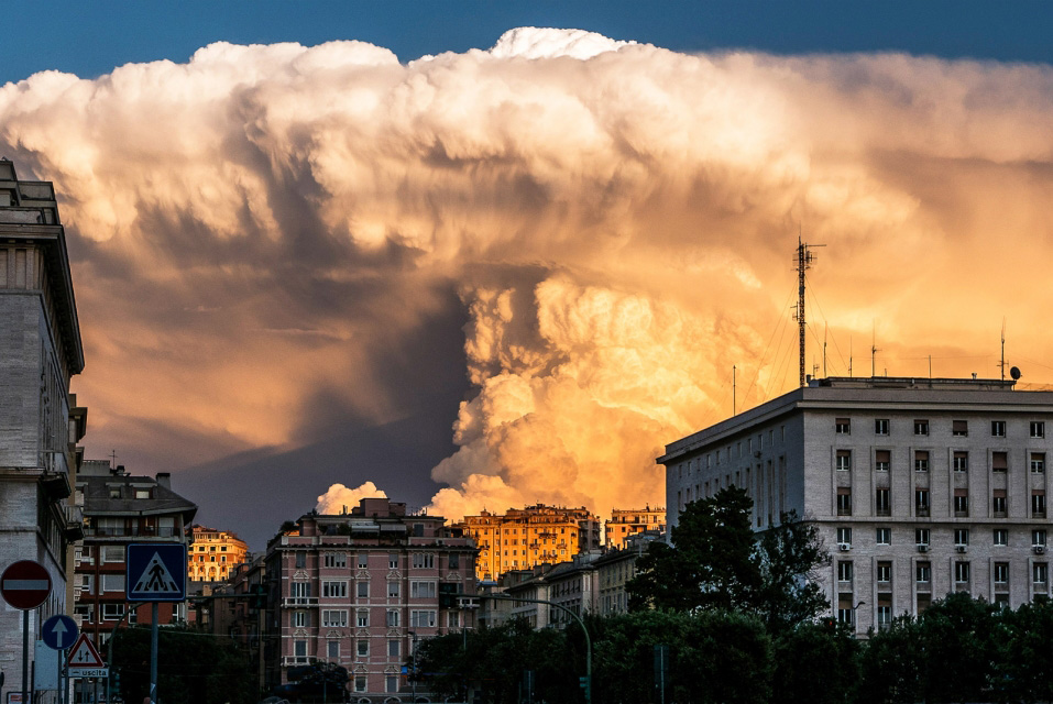 Genova, soltanto una nuvola