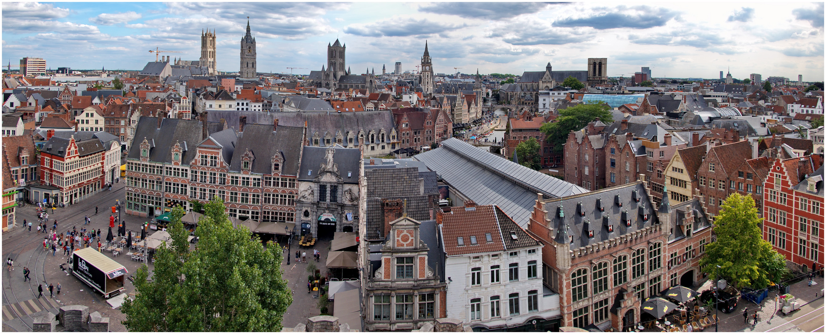 Gent 2022-07-27 Blick von der Grafenburg - Panorama 1 von 2