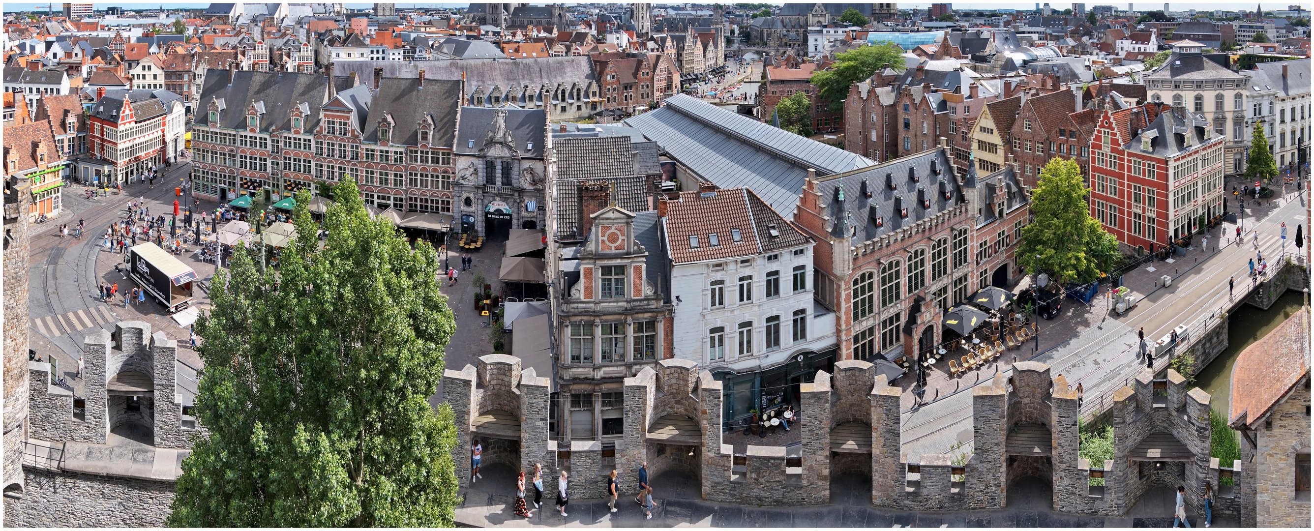 Gent 2022-07-27  Blick von der Grafenburg - Panorama 2 von 2