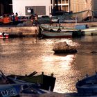 gente di mare in un porticciolo