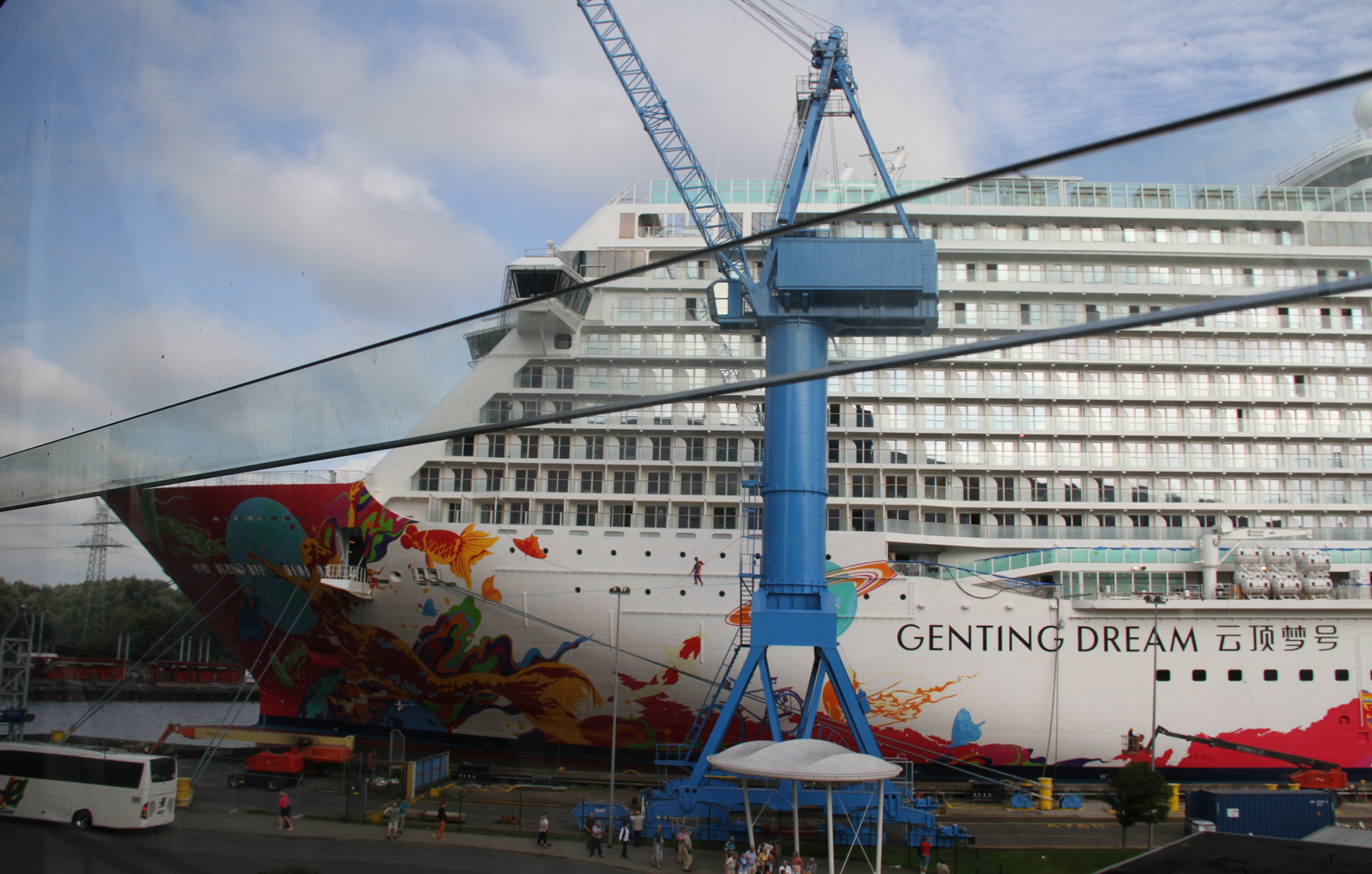 Genting Dream vor der Meyer Werft