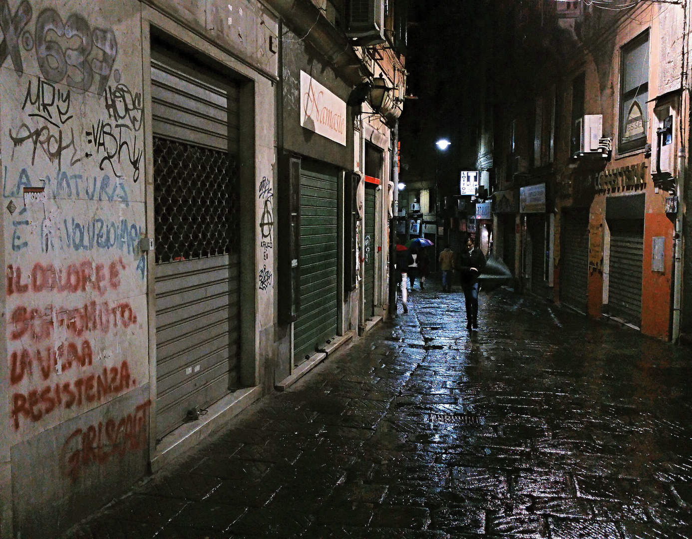 Genua - abends durch die Altstadt