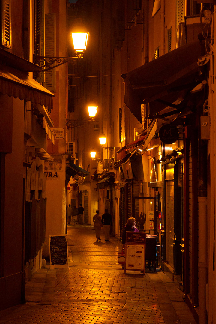 Genua bei Nacht