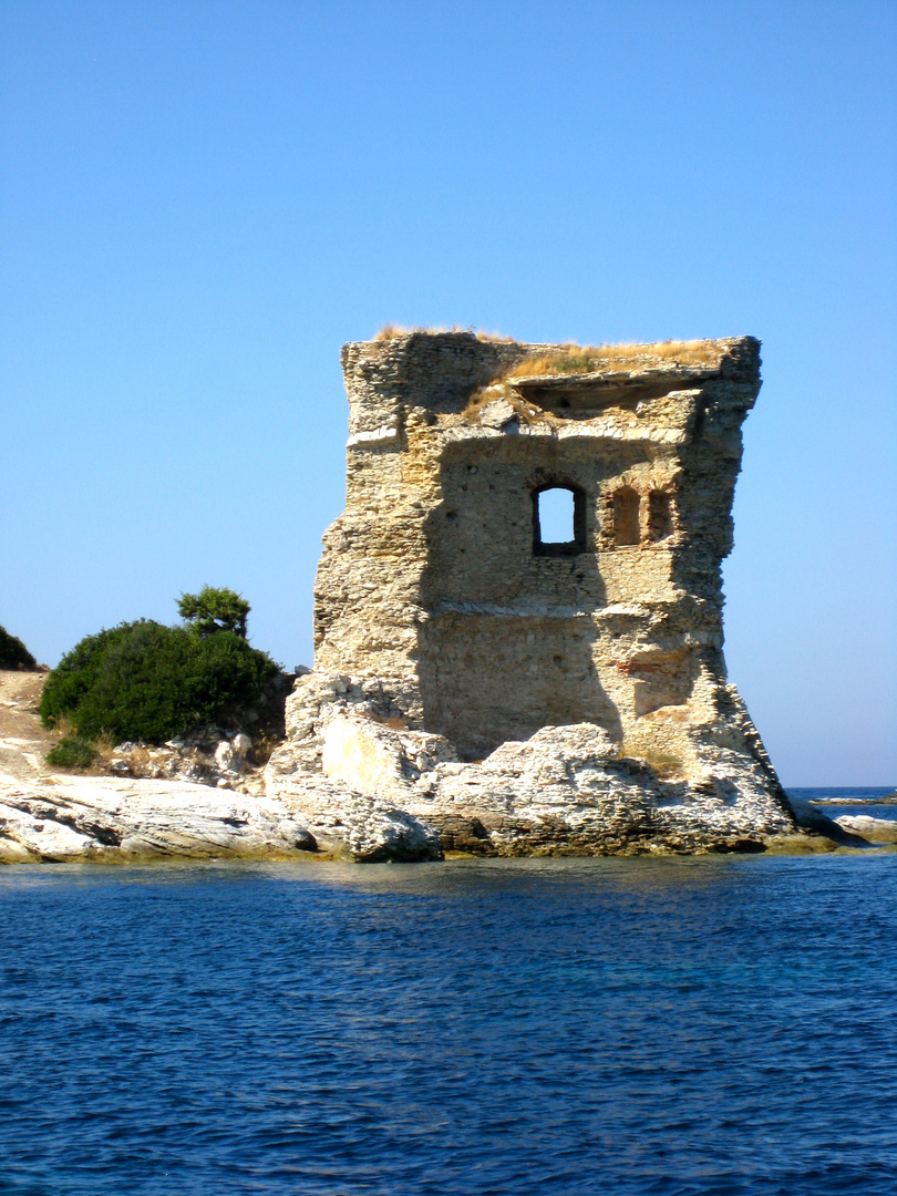 Genuesischer Wachturm im Golf von St. Florent