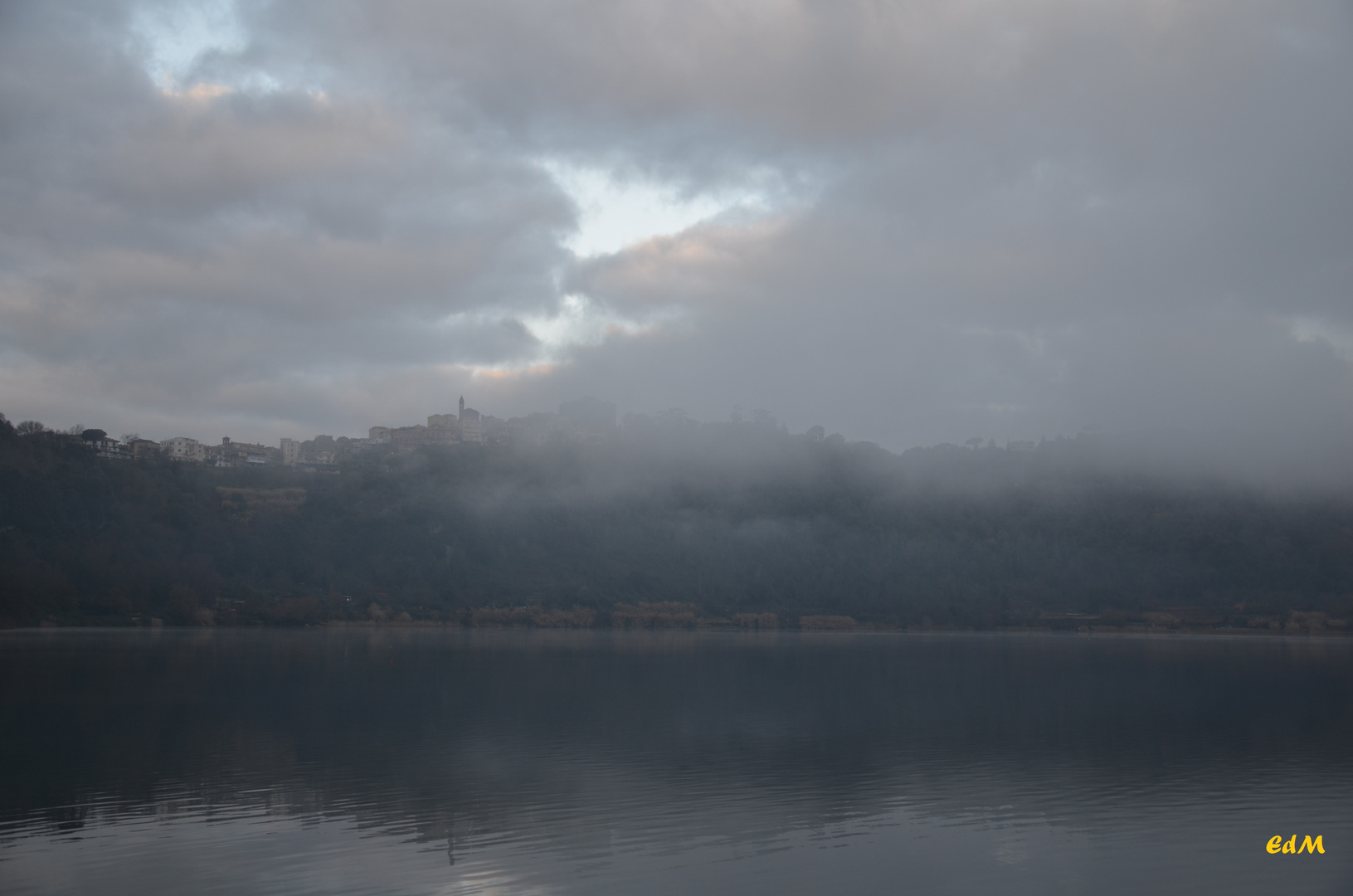 Genzano tra la nebbia