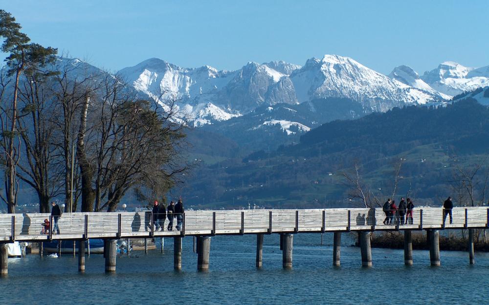 Geopark im Hintergrund