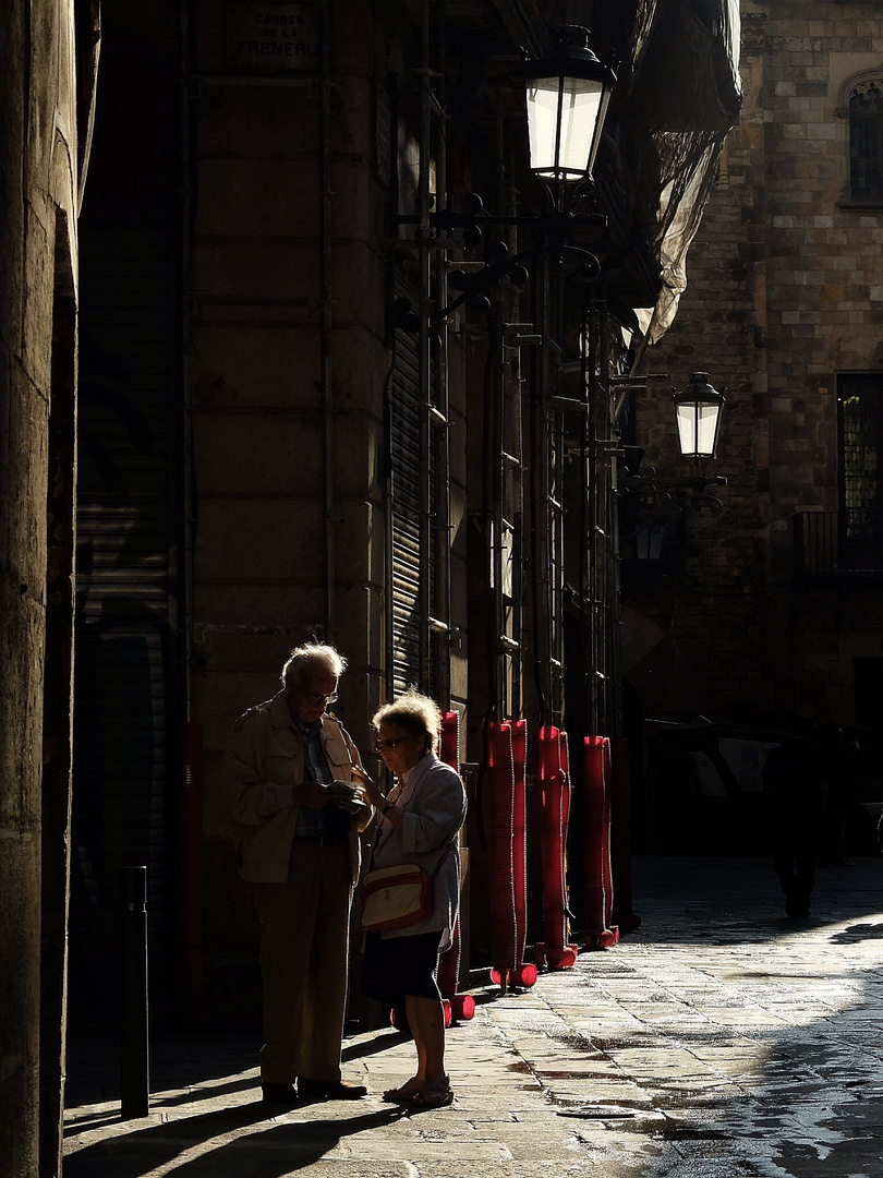 George y Margaret perdidos en el barrio gótico