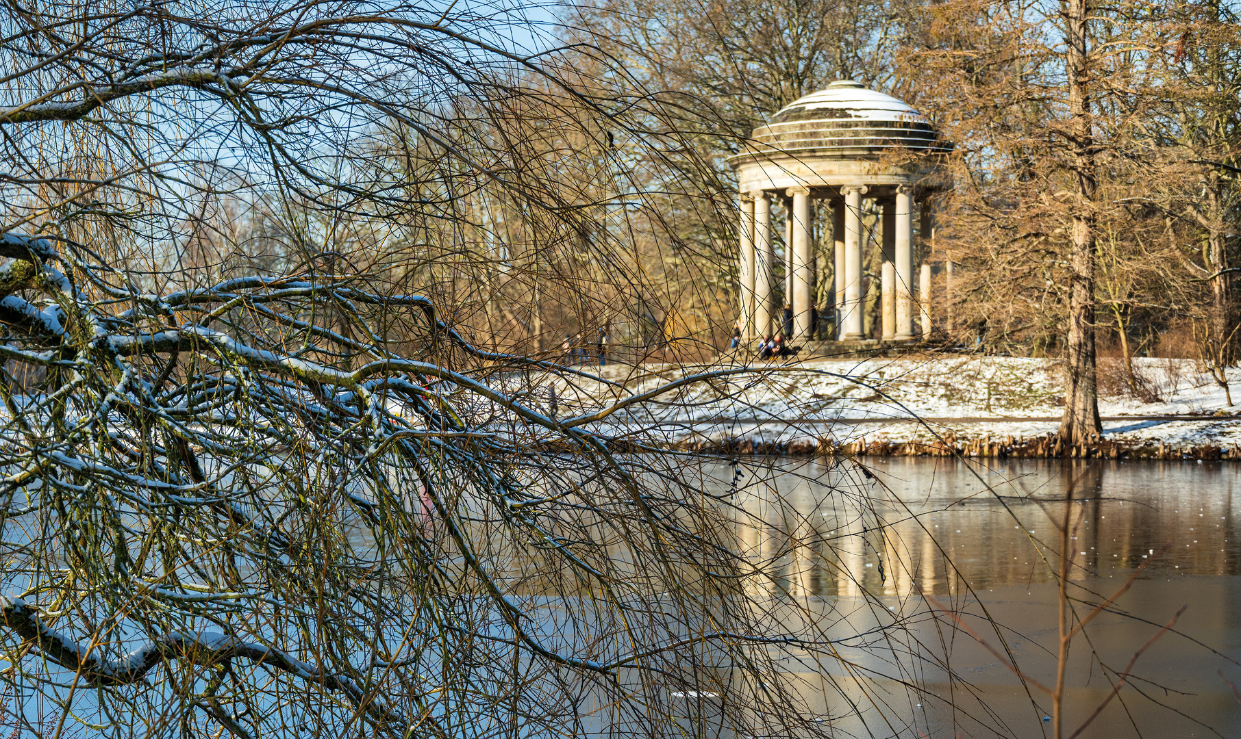 Georgengarten in Hannover Herrenhausen mit Leibnizdenkmal