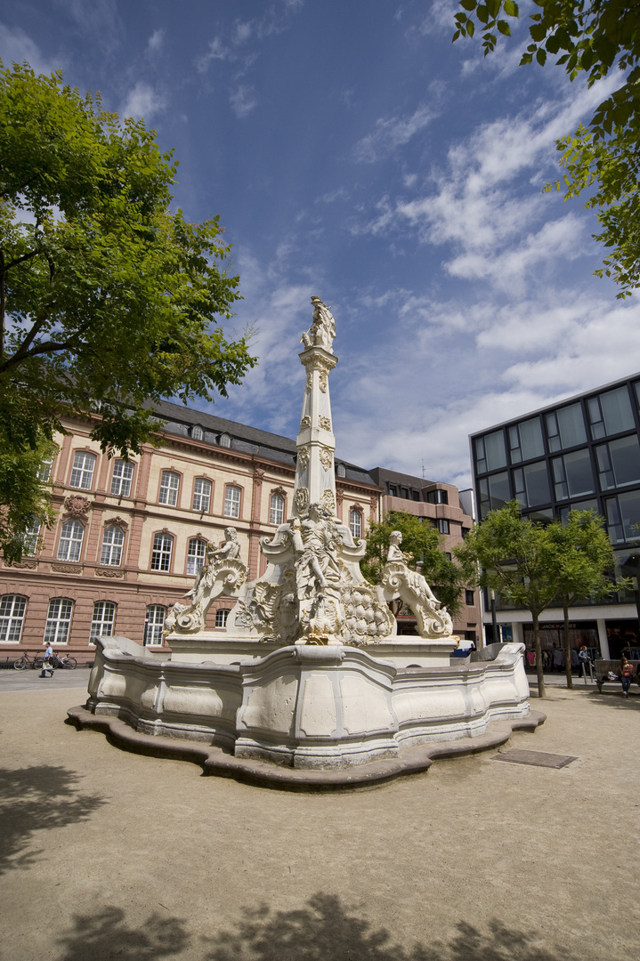 Georgsbrunnen auf dem Kornmarkt