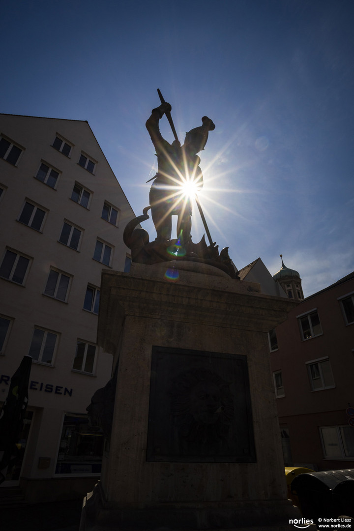 Georgsbrunnen im Gegenlicht