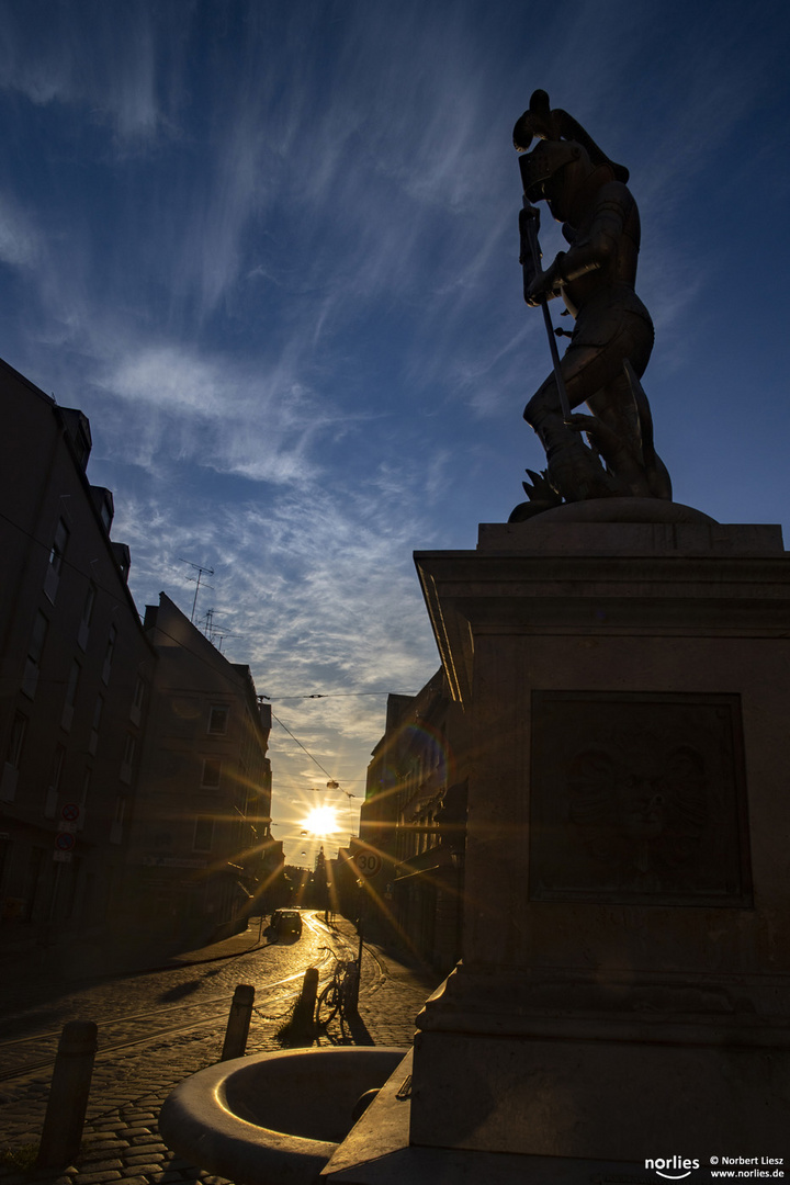 Georgsbrunnen im Morgenlicht