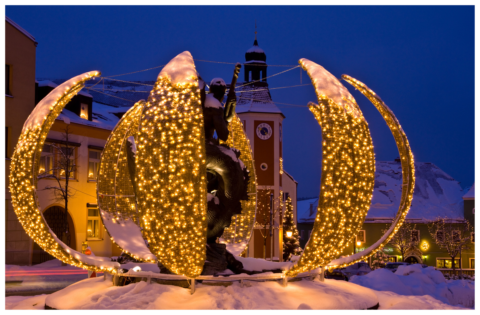 Georgsbrunnen und Rathaus in Burglengenfeld